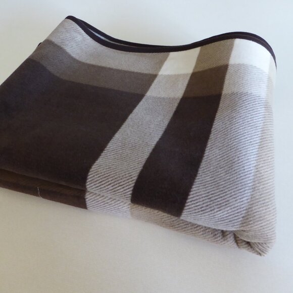 NEW WOMENS REVERSIBLE FASHION WINTER WRAP WOOLRICH BRAND BROWN & PLAID (ONE SIZE - Picture 5 of 10